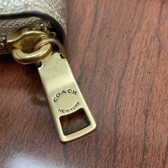 COACH long wallet approx 8x4. - Picture 6 of 9